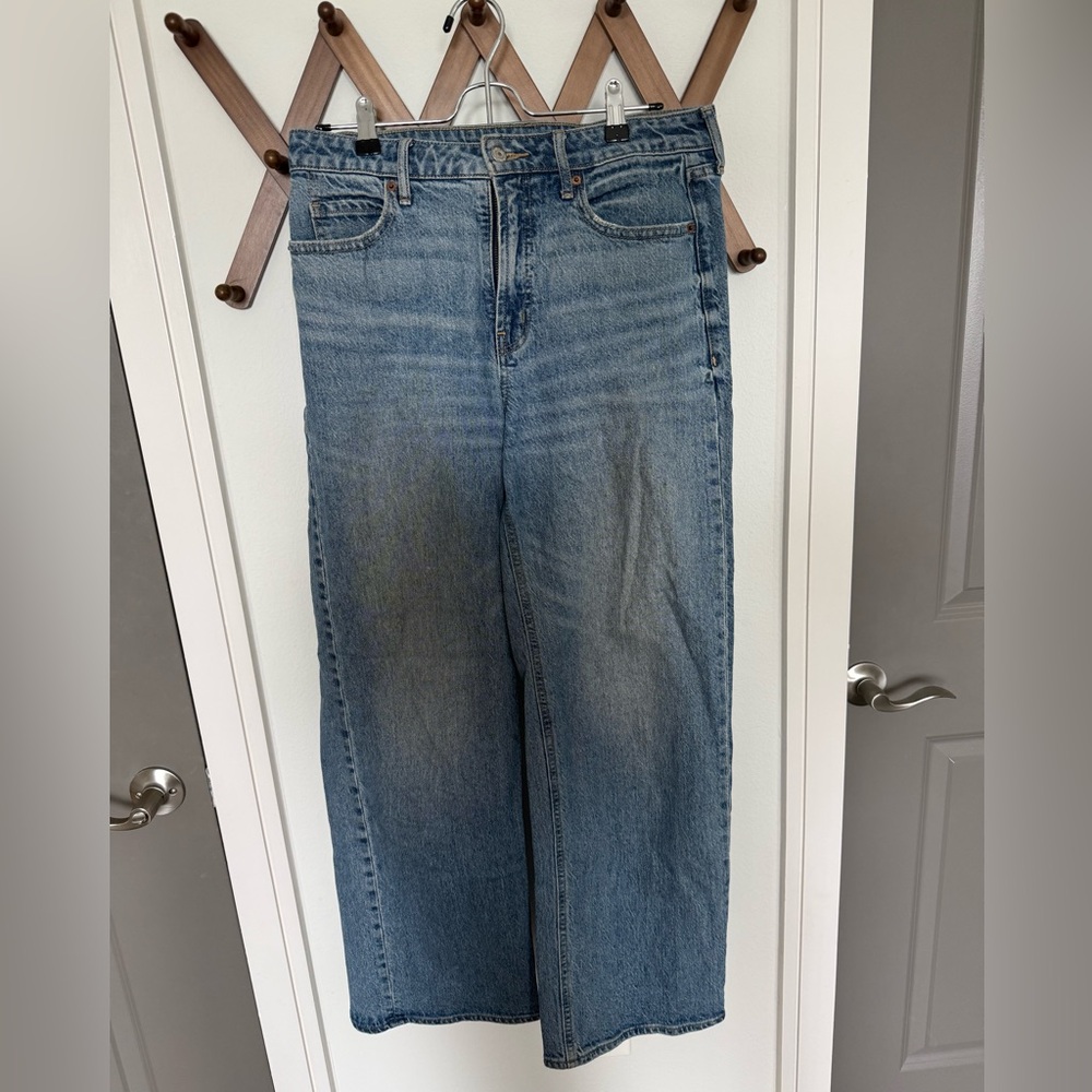 Old Navy Extra High Rise Sky-Hi Wide Leg in size 6